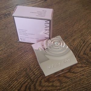 LIMITED EDITION! Mary Kay Rose Gold Compact Mini